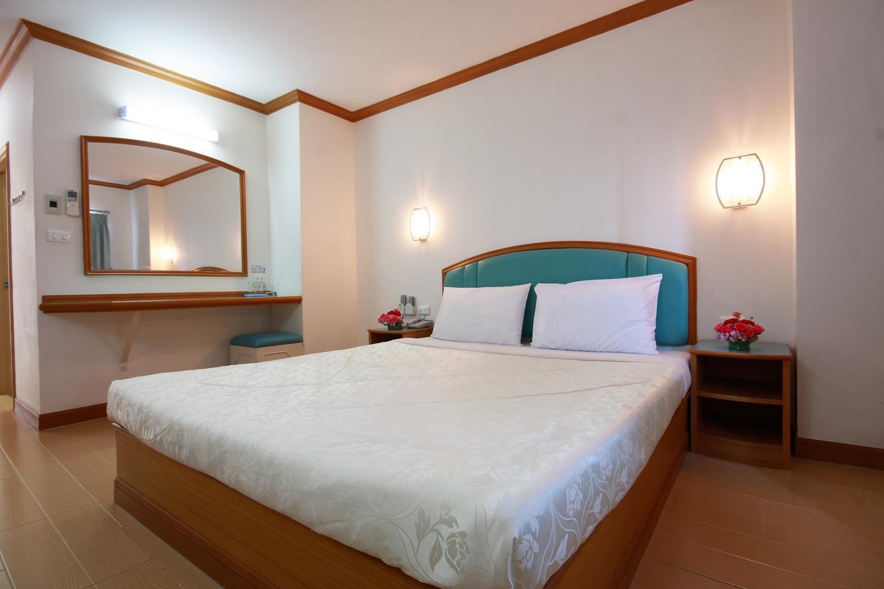 P.A. Place Hotel Накхонсаван Экстерьер фото